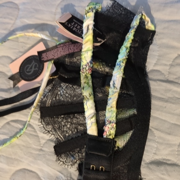 Victoria's Secret Designer Collection Fantasy Island Silk Lace Sexy 2 Piece Set - Picture 7 of 12